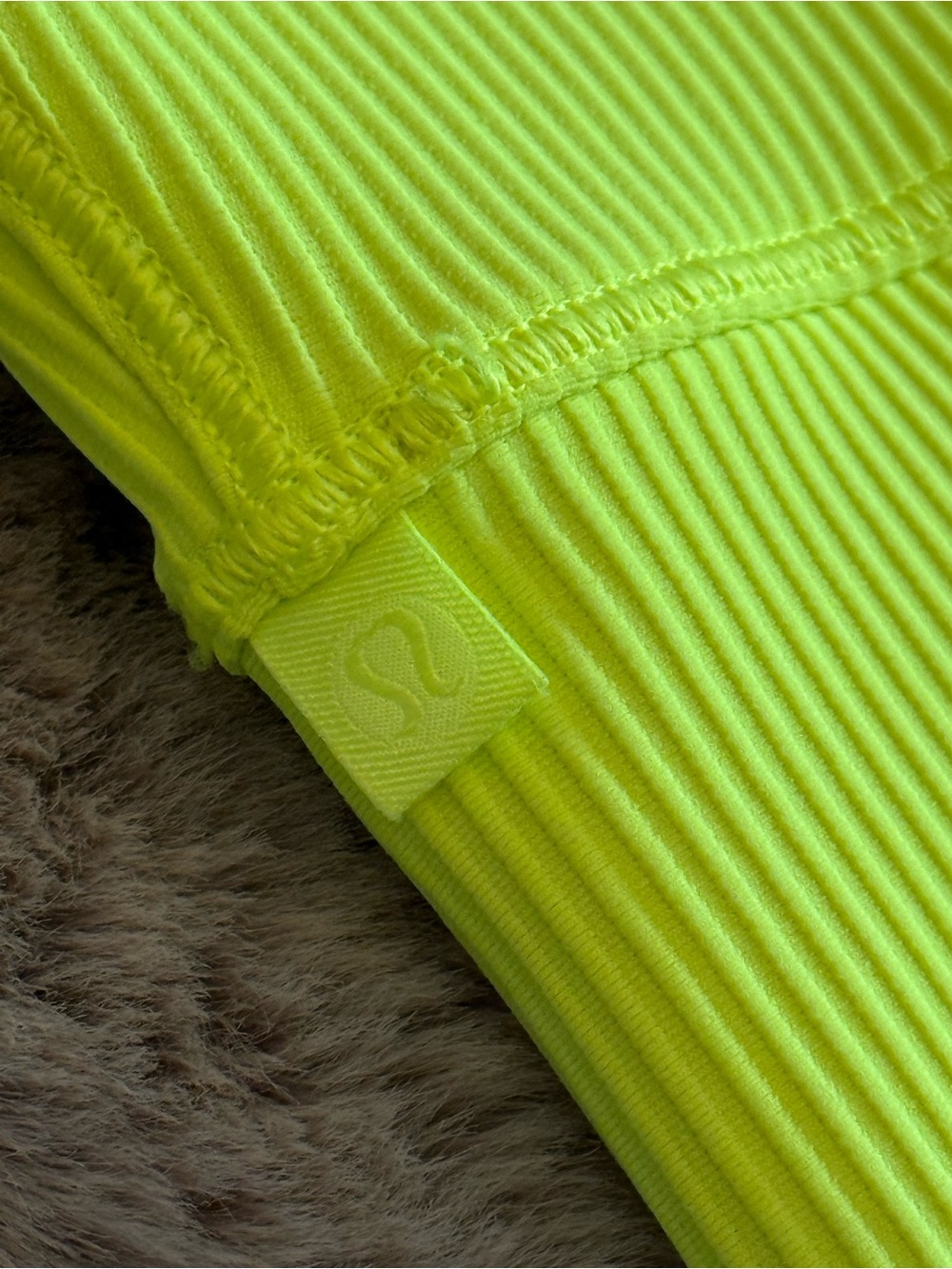 Lululemon Women’s Neon Yellow Ribbed Power Pivot Tank - Size 4 - Picture 3 of 5